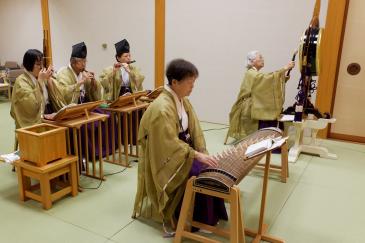 月例祭並びに秋季霊祭が仕えられました